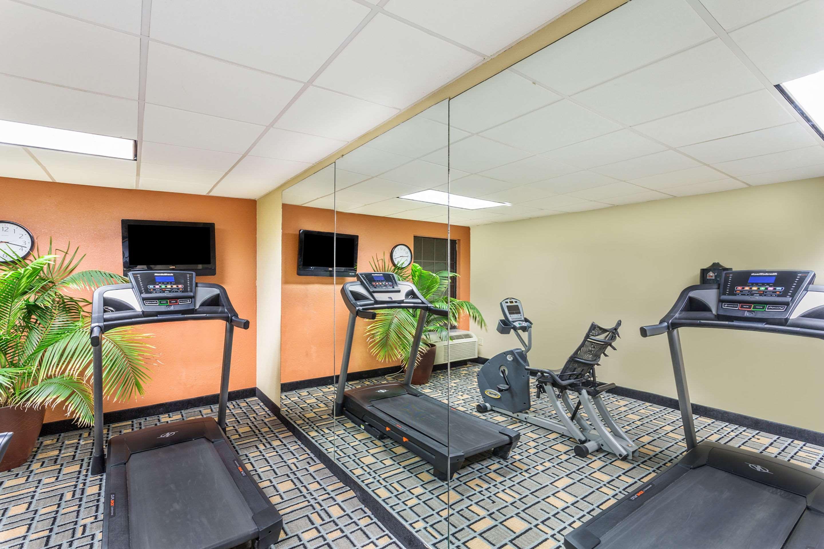 Clarion Pointe South Boston - Danville East מראה חיצוני תמונה